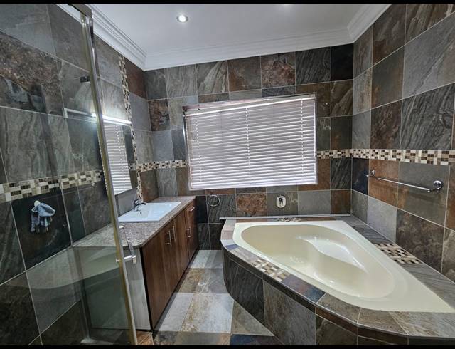 6 BEDROOM GATED ESTATE FOR SALE IN PANORAMA PARK